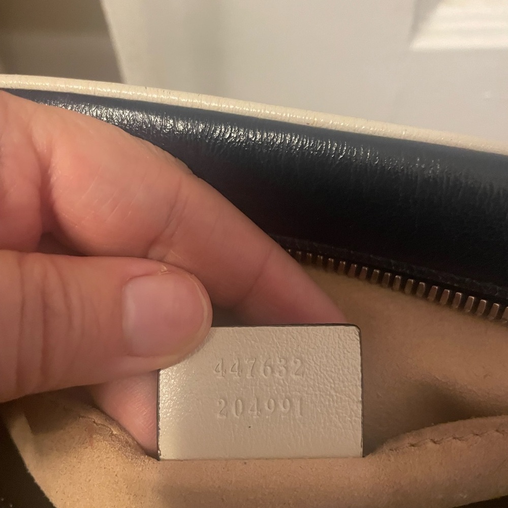 Navy Leather Gucci Crossbody - Picture 8 of 9